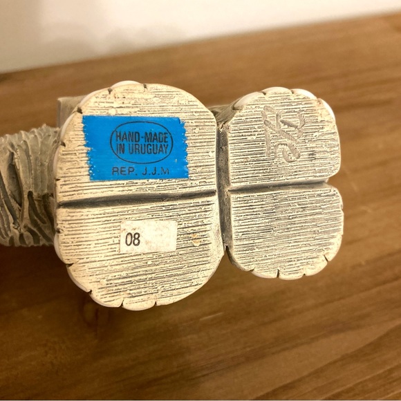 Artesania Rinconada Elephant Figurine, Made in Uruguay, Hand Carved & Painted - Picture 5 of 7